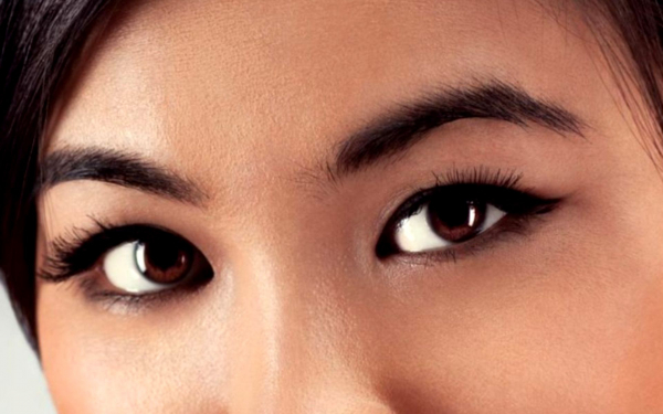 Глаза азиатки