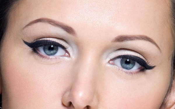 Серые, печальные глаза