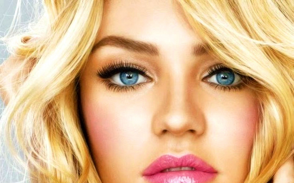 Голубые глаза