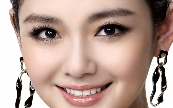 Черные глаза азиатки