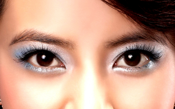 Карие глаза азиатки