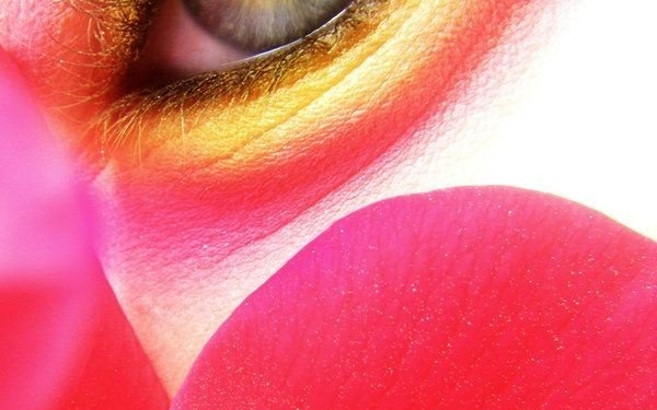 Красно-желтый макияж