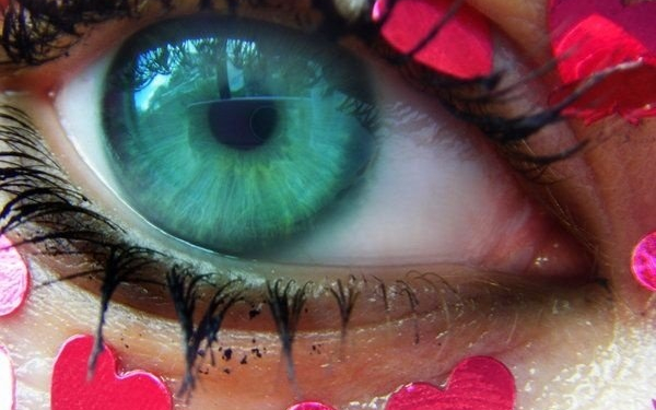 Светло синий глаз