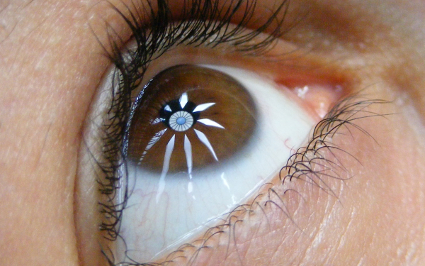 Отражение света в глазу