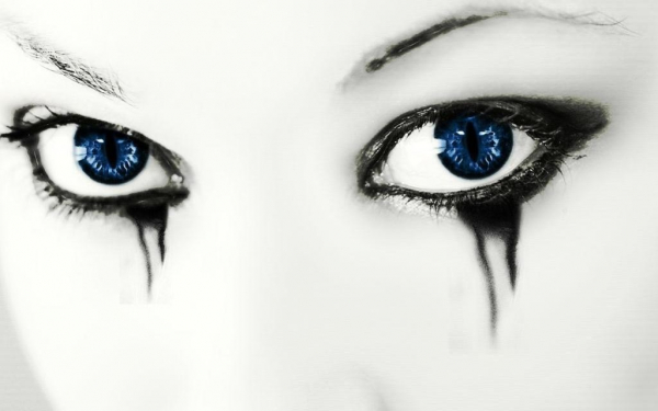 Потекла тушь