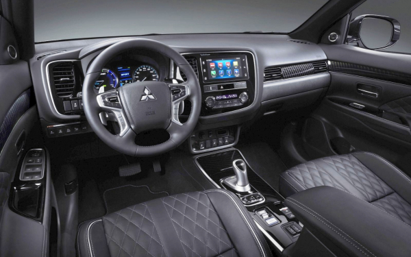 Мицубиси Аутлендер 2019 интерьер