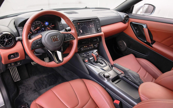 2019 Nissan GT-R interior