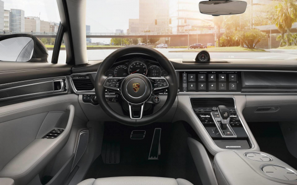 Порше Панамера 2019 интерьер