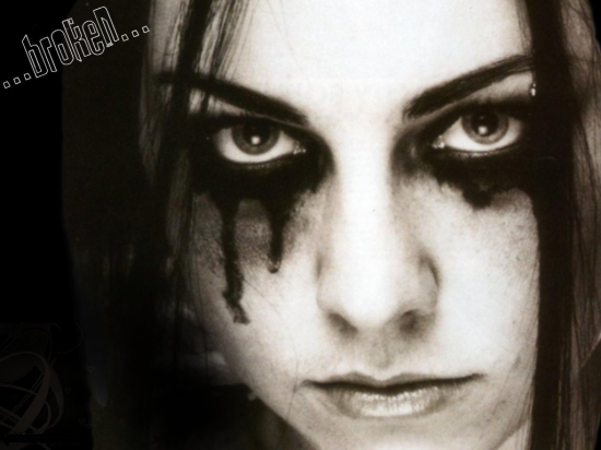 Девушка с потекшей тушью