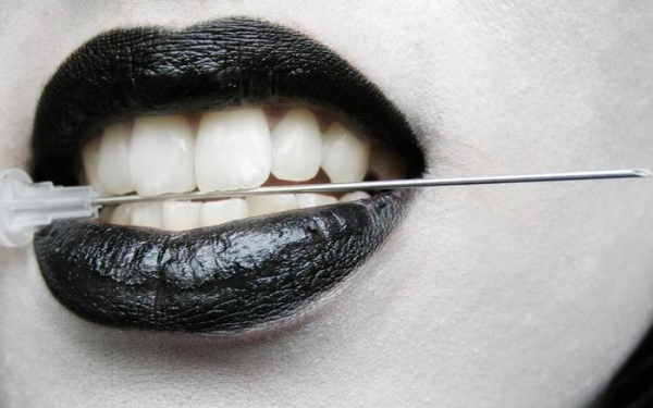 Губы и игла