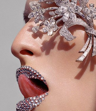 Губы в кристалах