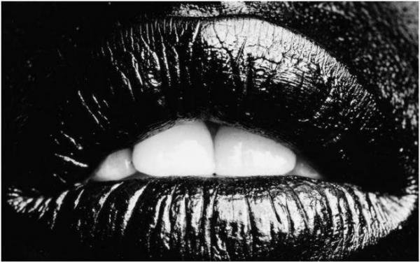 Чёрные губы