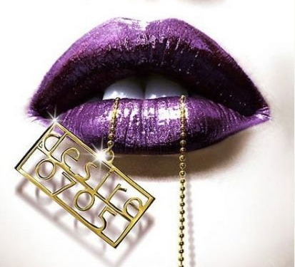 Темно фиолетовые губы