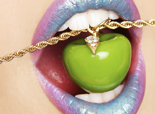 Яблоко во рту