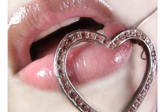 Губы и сердечко