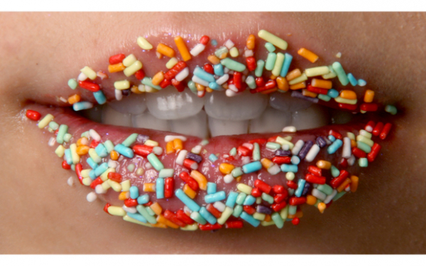Губы с драже