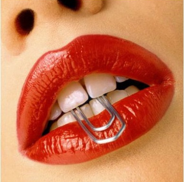 Скрепка во рту