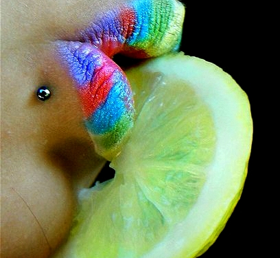 Губы и лимон