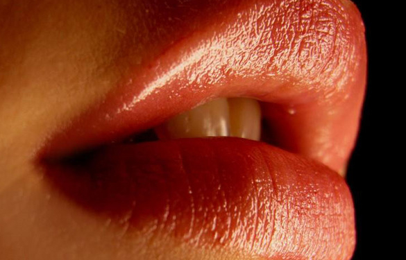 Пирсинг нижней губы