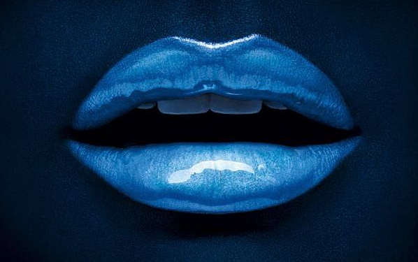 Синие губы