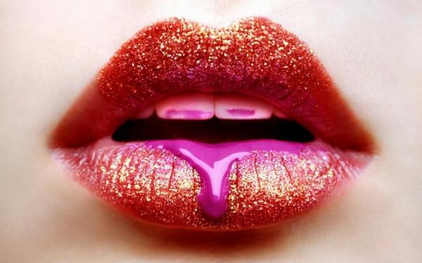 Красный блеск для губ