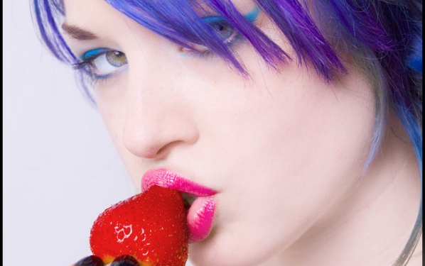 Губы и клубника