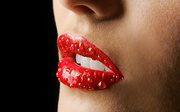 Капли на губах