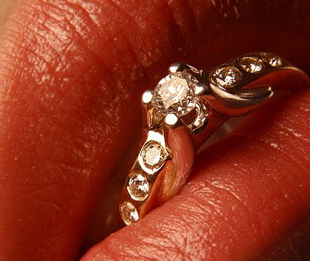 Кольцо во рту