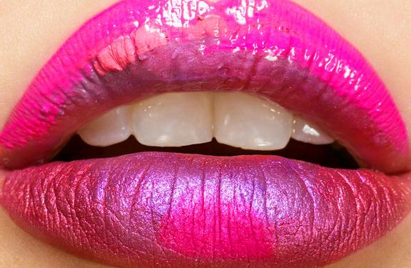 Губы с макияжем
