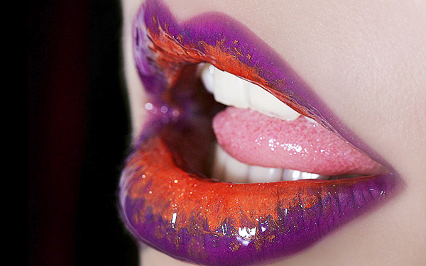 Губы двух цветов