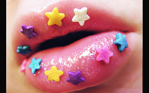Конфетки на губах