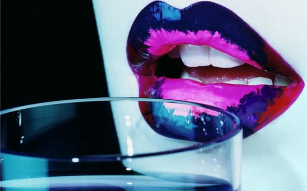 Тёмно синие губы