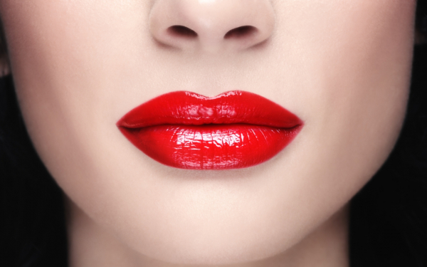 Красные губы