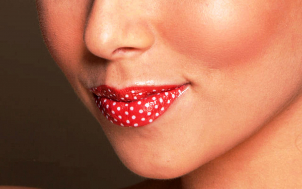 Губы в горошек