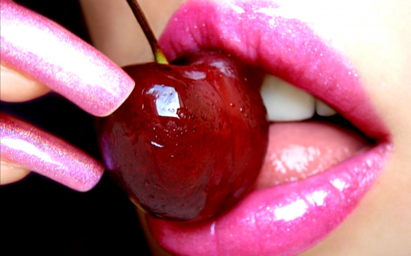 Губы с вишенкой