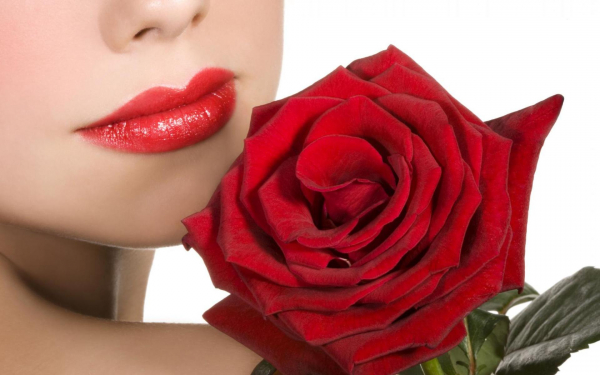 Губы с розой