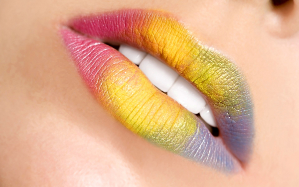 Разноцветная помада
