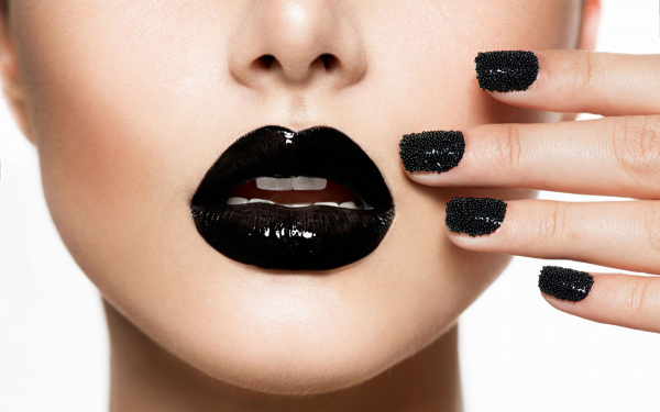 Черные губы