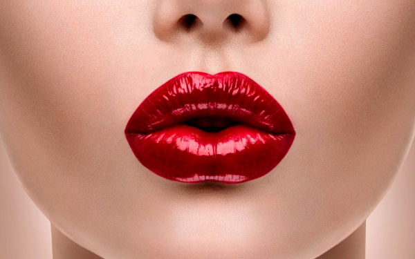 Яркие губы
