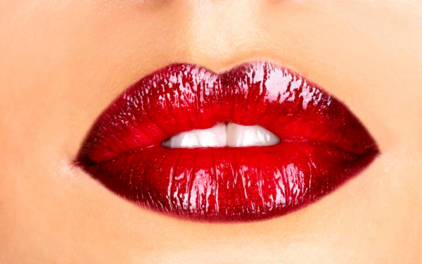 Напомаженные губы