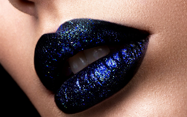 Губы с блеском