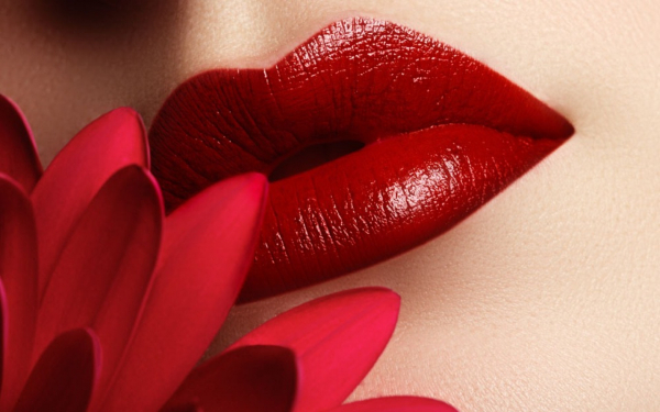 Картинка с красными губами