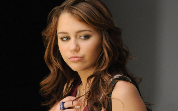 Задумчивая девушка