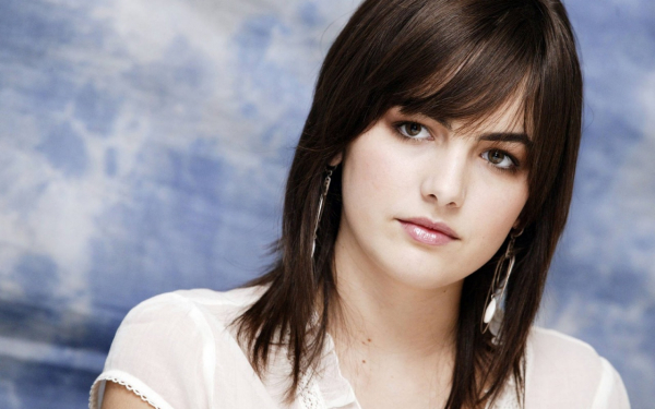 Девушка  кареглазая