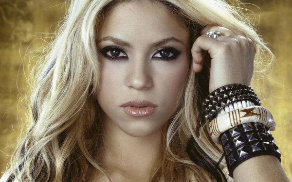 Симпатичная блондинка