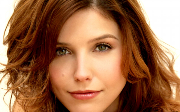 Девушка  симпатичная