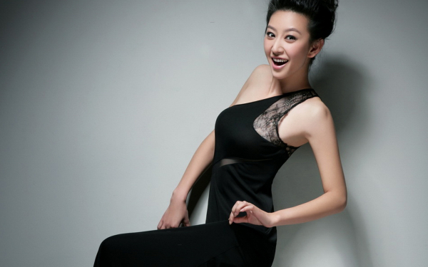 Веселая азиатка