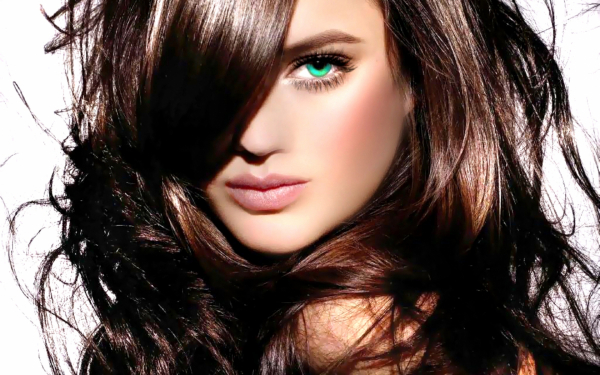 Зеленоглазая девушка