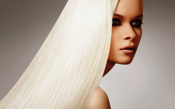 Девушка с белыми волосами