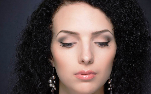 Лицо девушки.